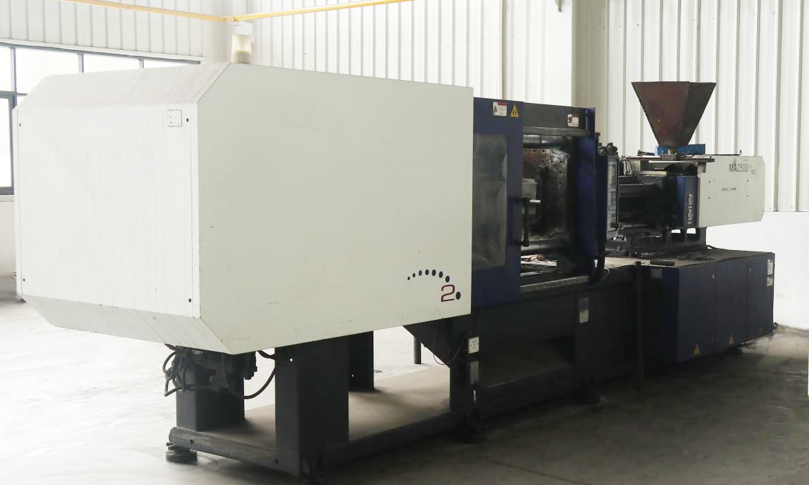 核心生產(chǎn)設(shè)備：高精度注塑機 — 鐵路軌距塊的品質(zhì)保障